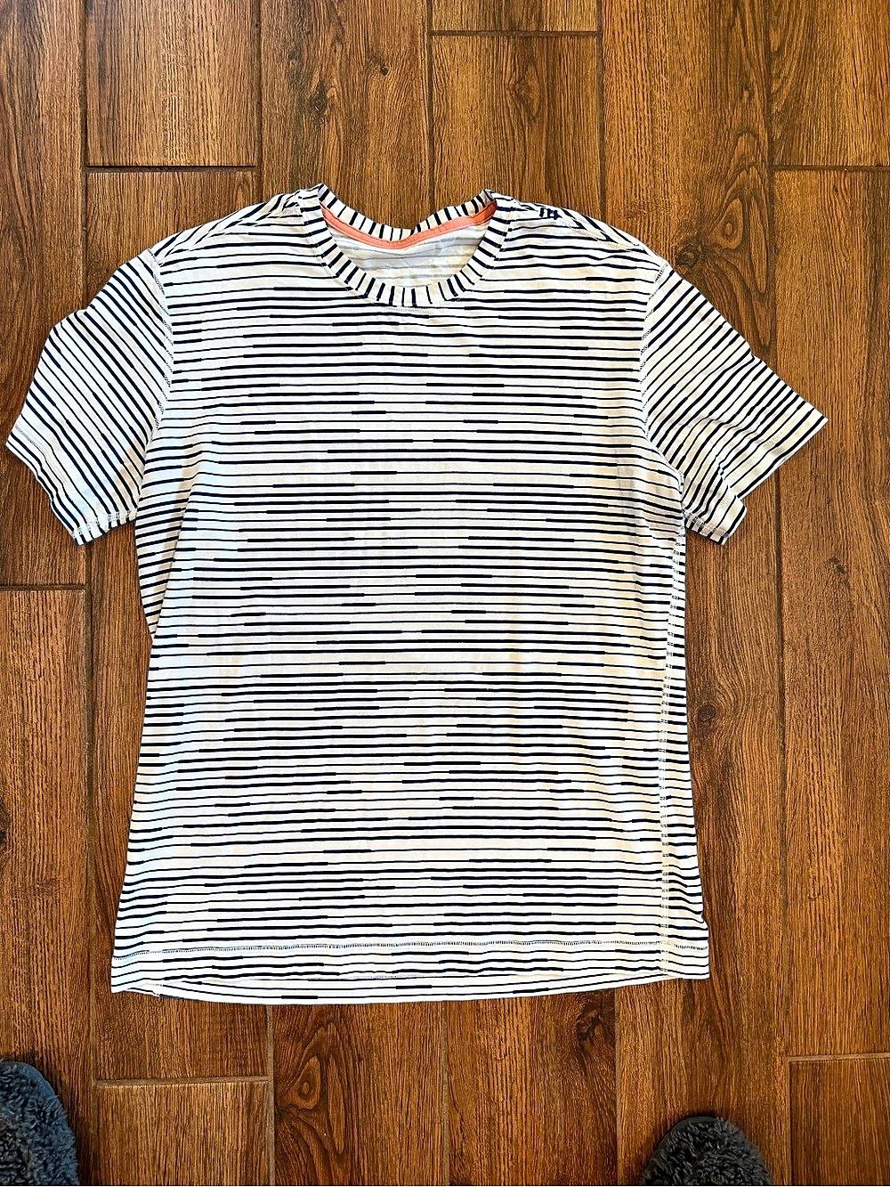 Lululemon Striped Short Sleeve active Tee in White & Blue / men’s large